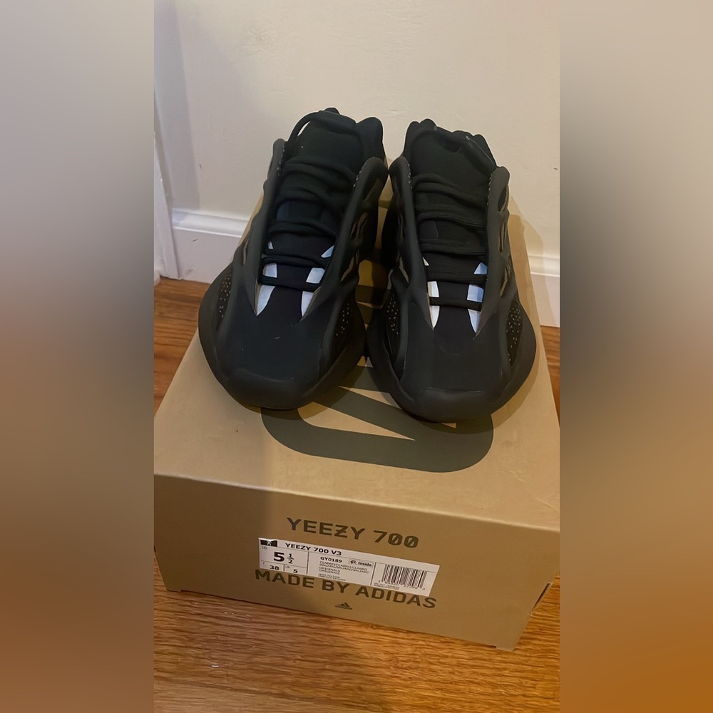 Yeezy 700